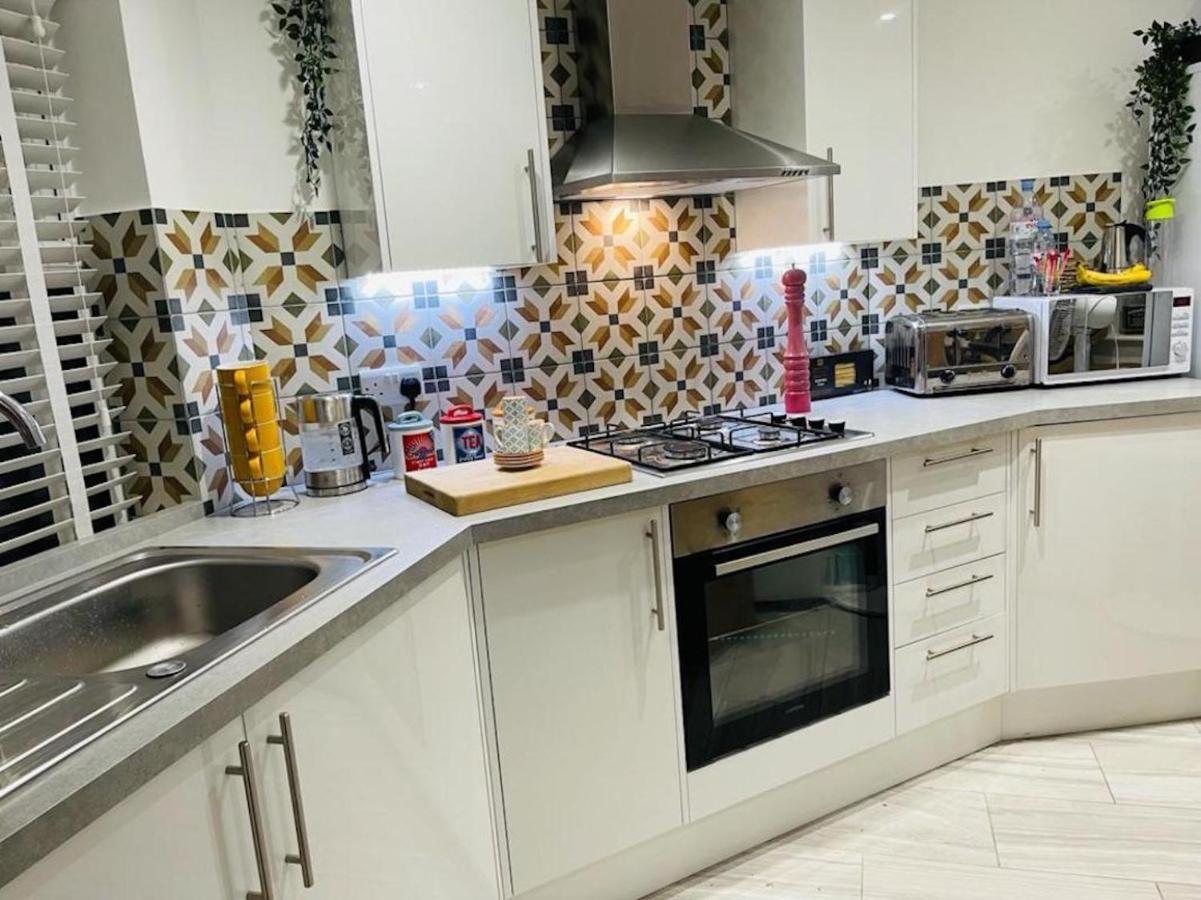 Апартаменты Bagshot Pennyhill Camberley Ascot Luxury 2 Beds 1 Bath Sleeps 4 Pets Ok Permit Parking Экстерьер фото