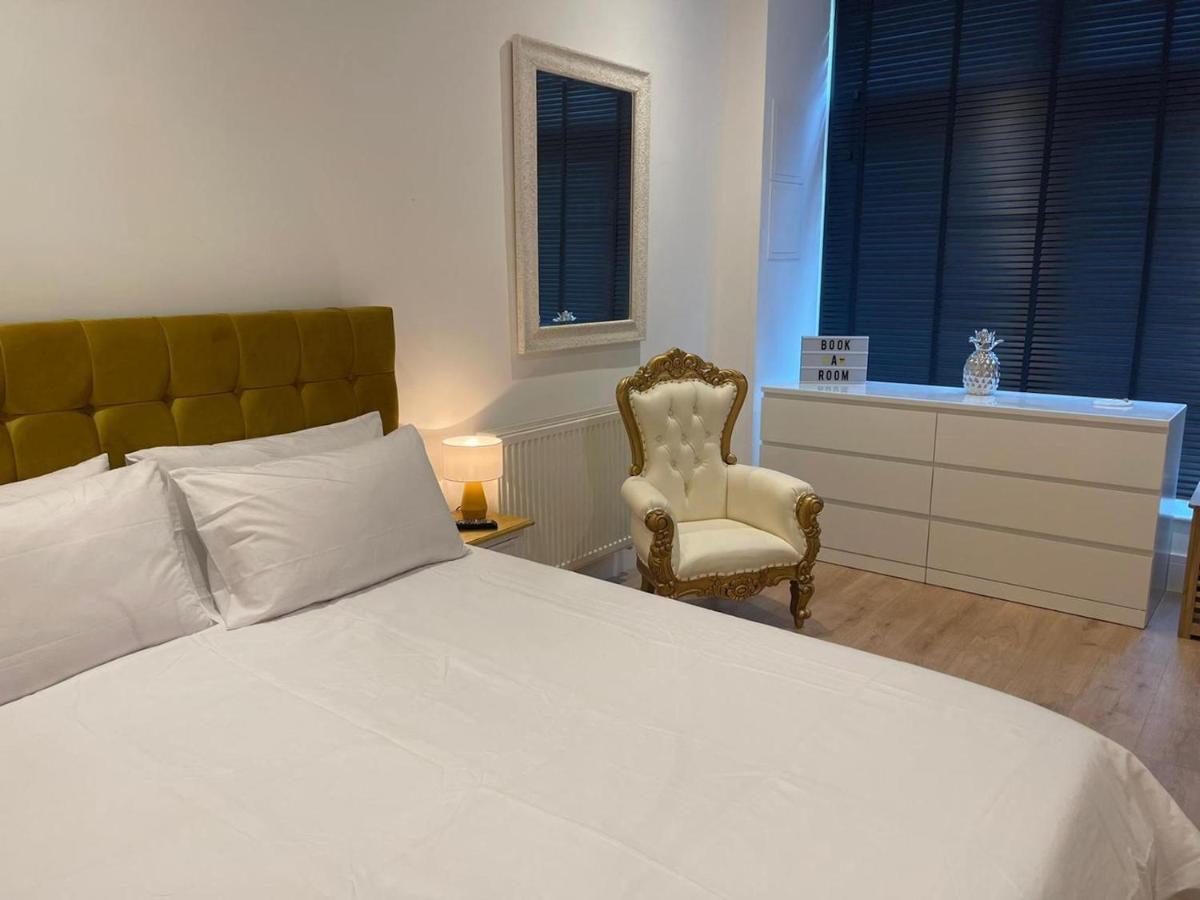 Апартаменты Bagshot Pennyhill Camberley Ascot Luxury 2 Beds 1 Bath Sleeps 4 Pets Ok Permit Parking Экстерьер фото